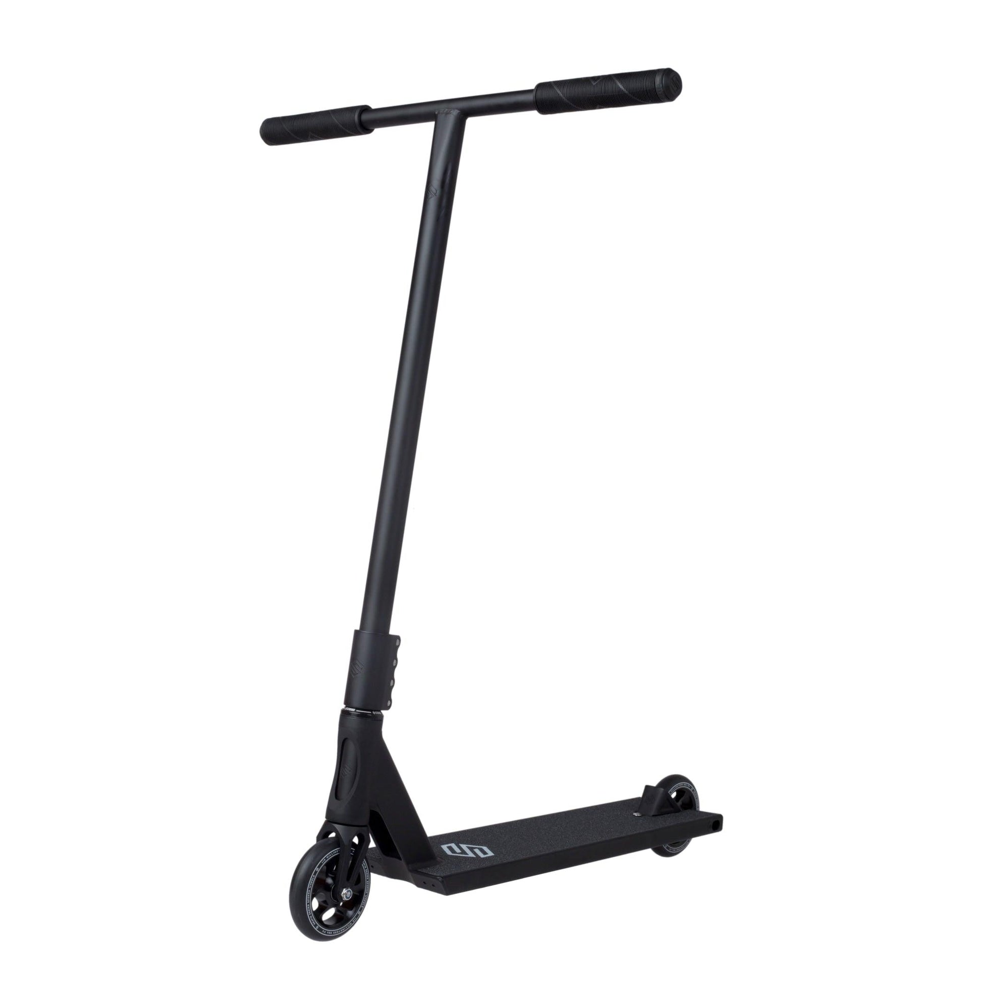 Striker Gravis Scooter Freestyle - Negro- Scootworld.es