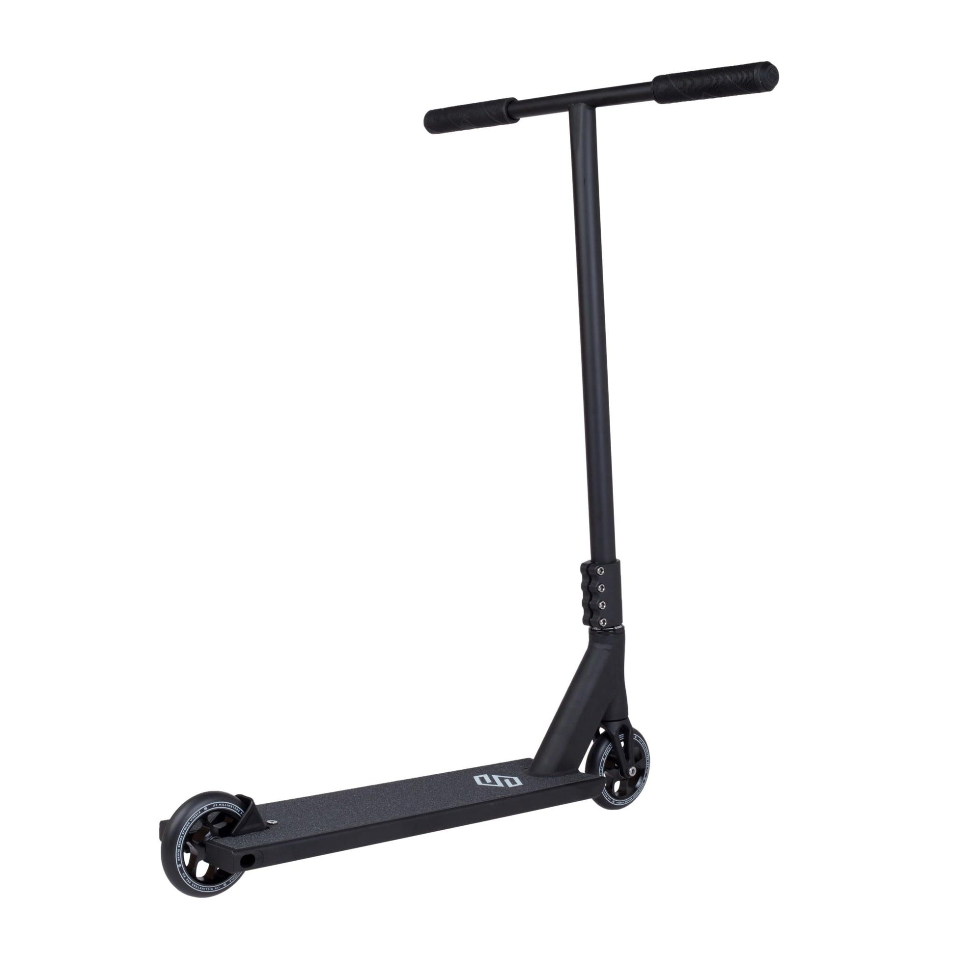 Striker Gravis Scooter Freestyle - Negro- Scootworld.es
