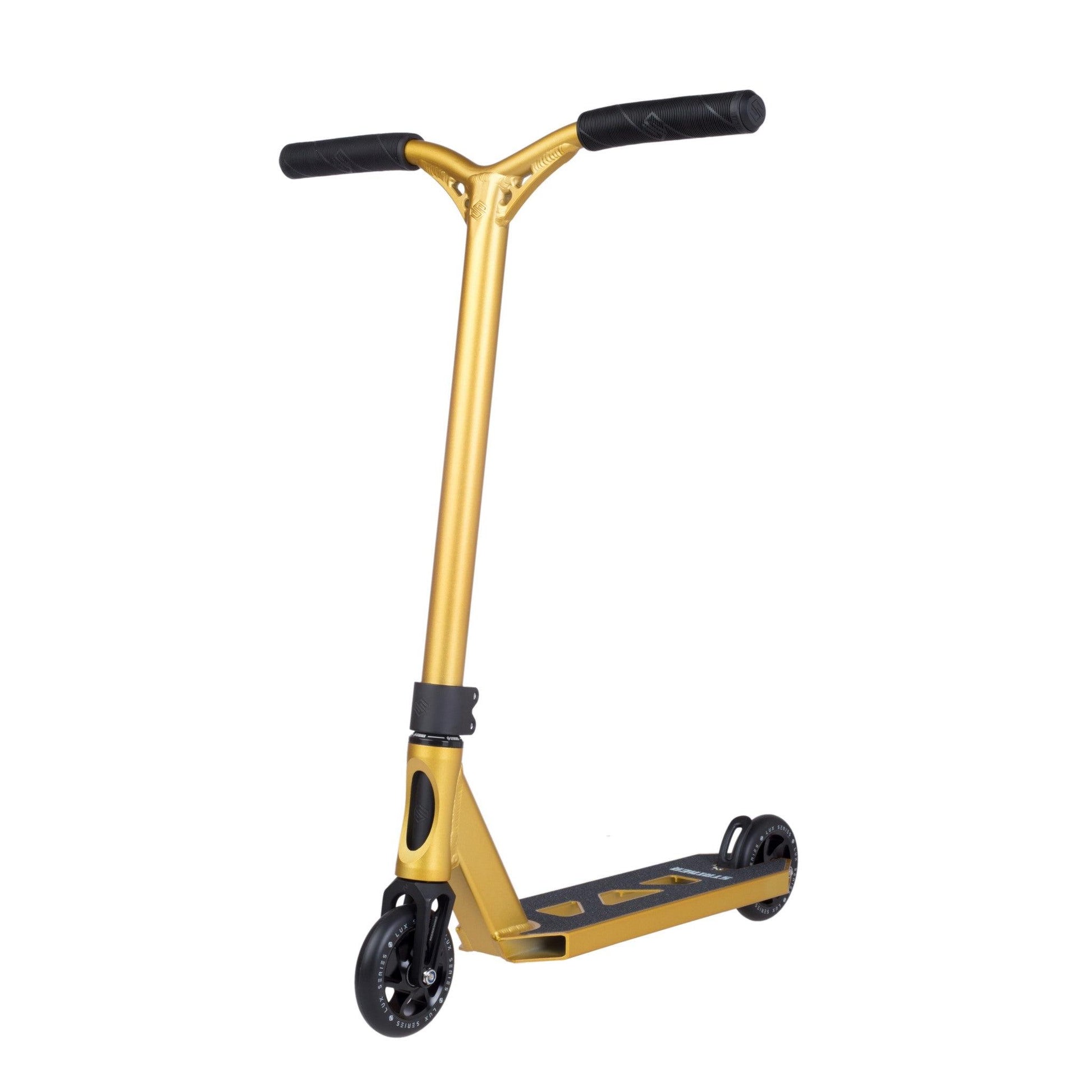 Striker Lux Youth Scooter Freestyle - Negro/Gold- Scootworld.es