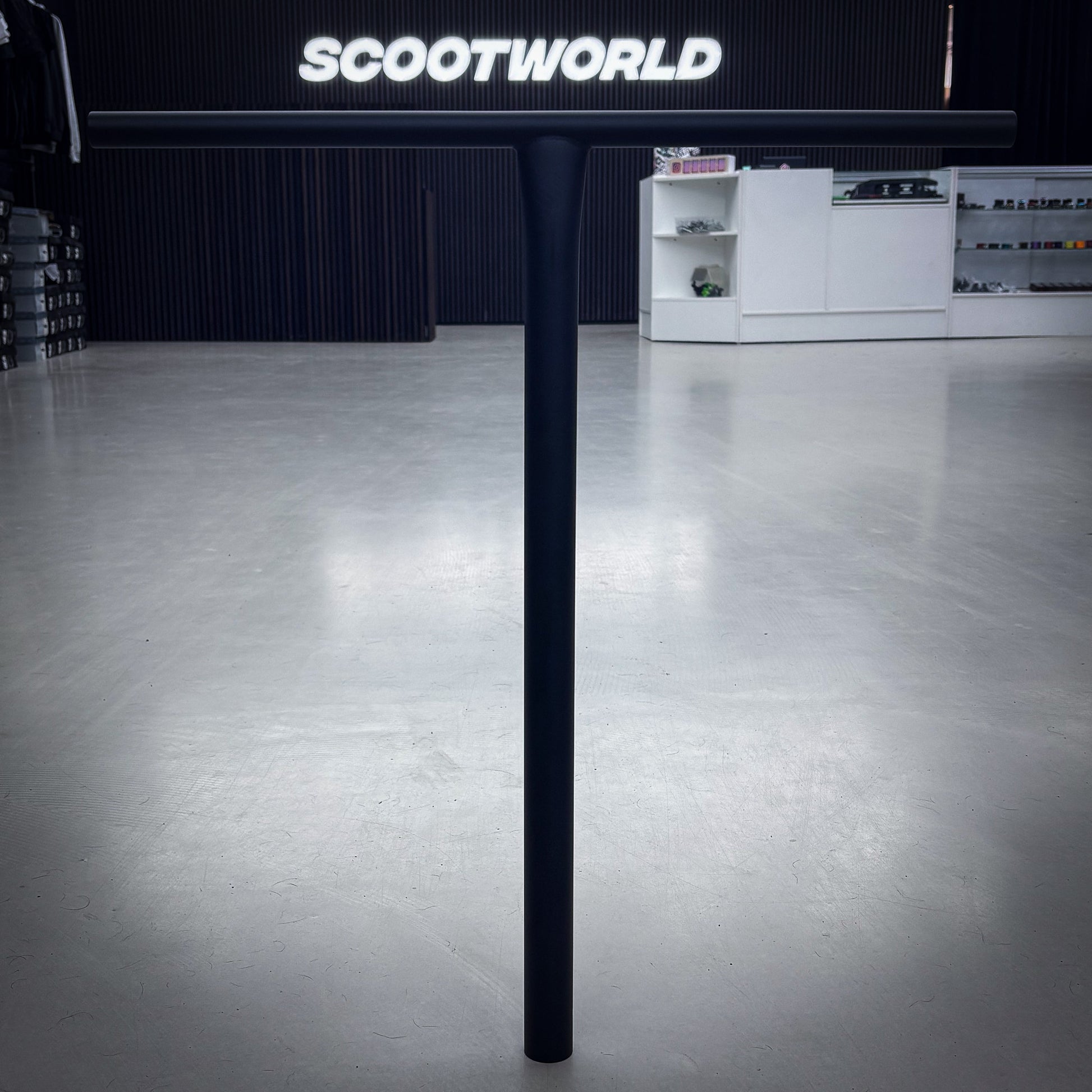 Striker Steeltanium T Manillar Scooter - Negro- Scootworld.es