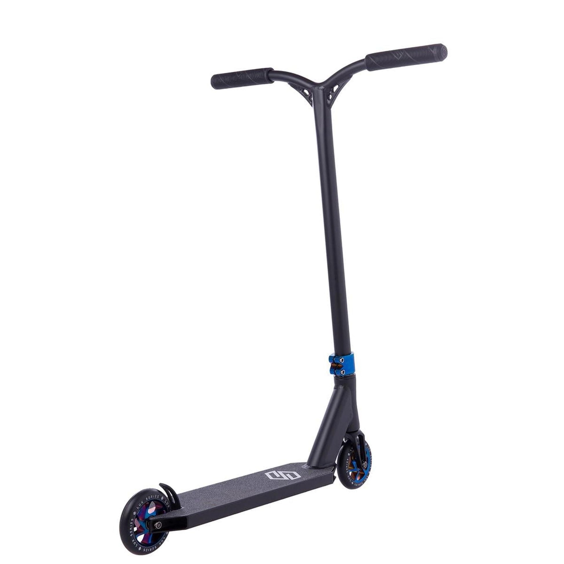 Striker Lux Scooter Freestyle - Negro/Azul cromado- Scootworld.es