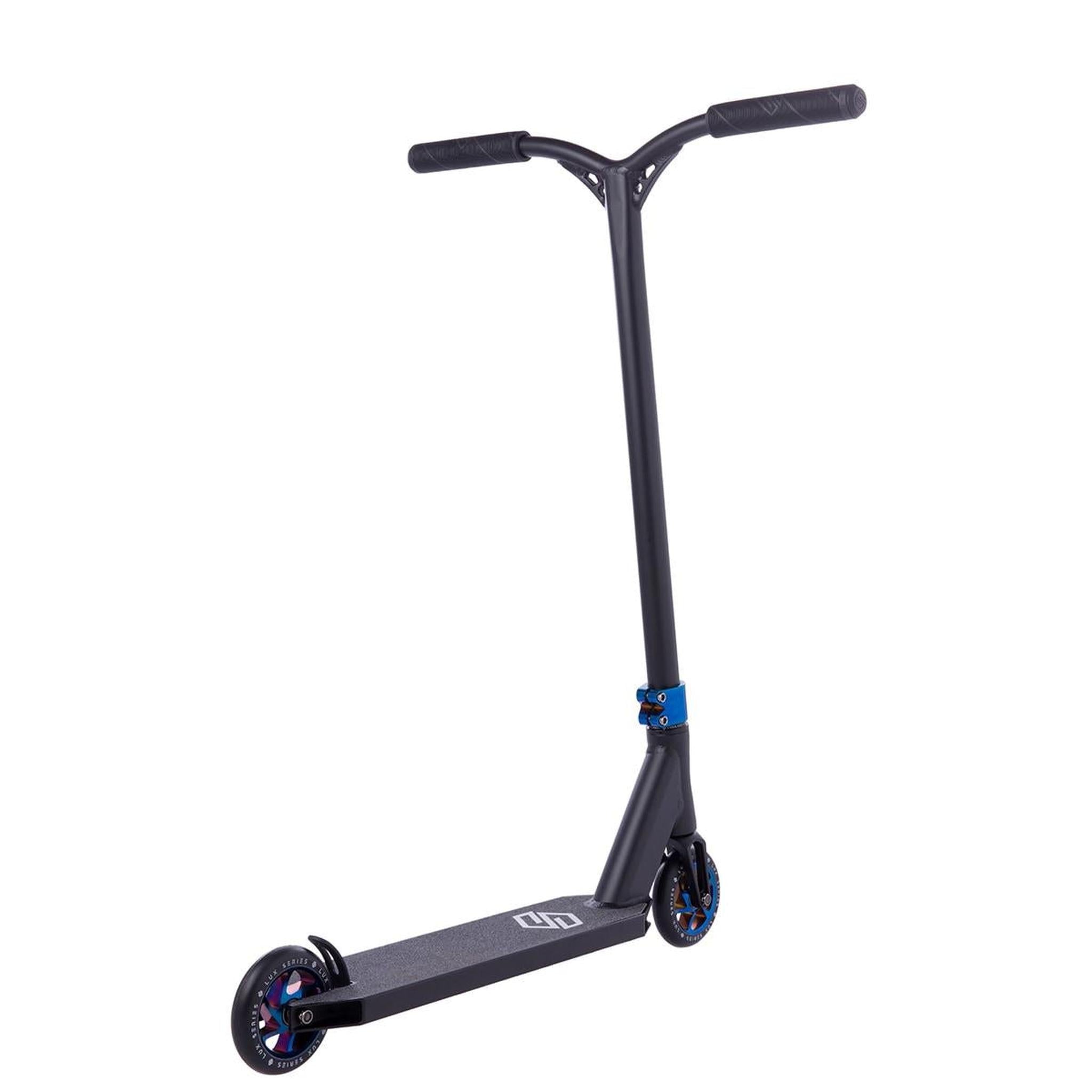 Striker Lux Scooter Freestyle - Negro/Azul cromado- Scootworld.es