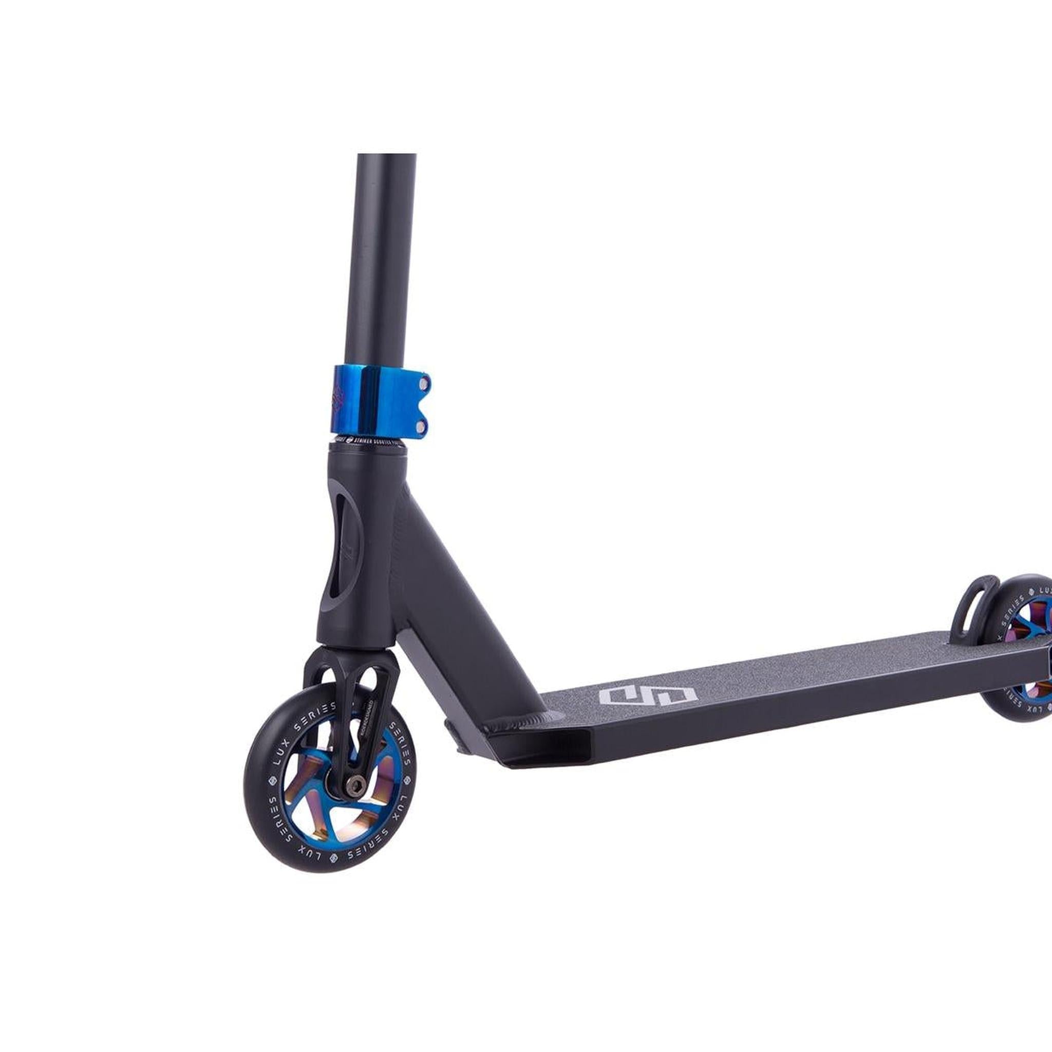 Striker Lux Scooter Freestyle - Negro/Azul cromado- Scootworld.es
