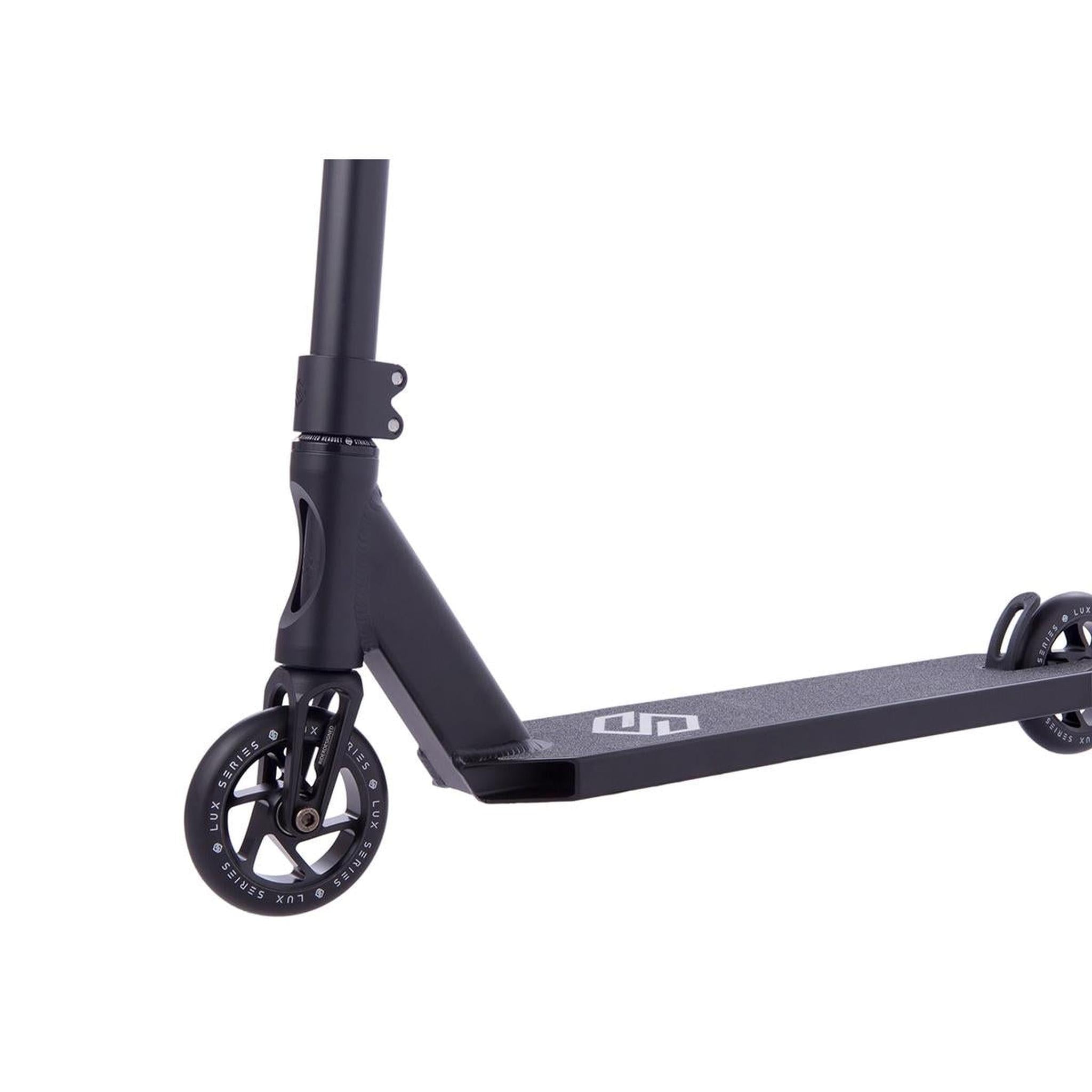 Striker Lux Scooter Freestyle - Negro- Scootworld.es