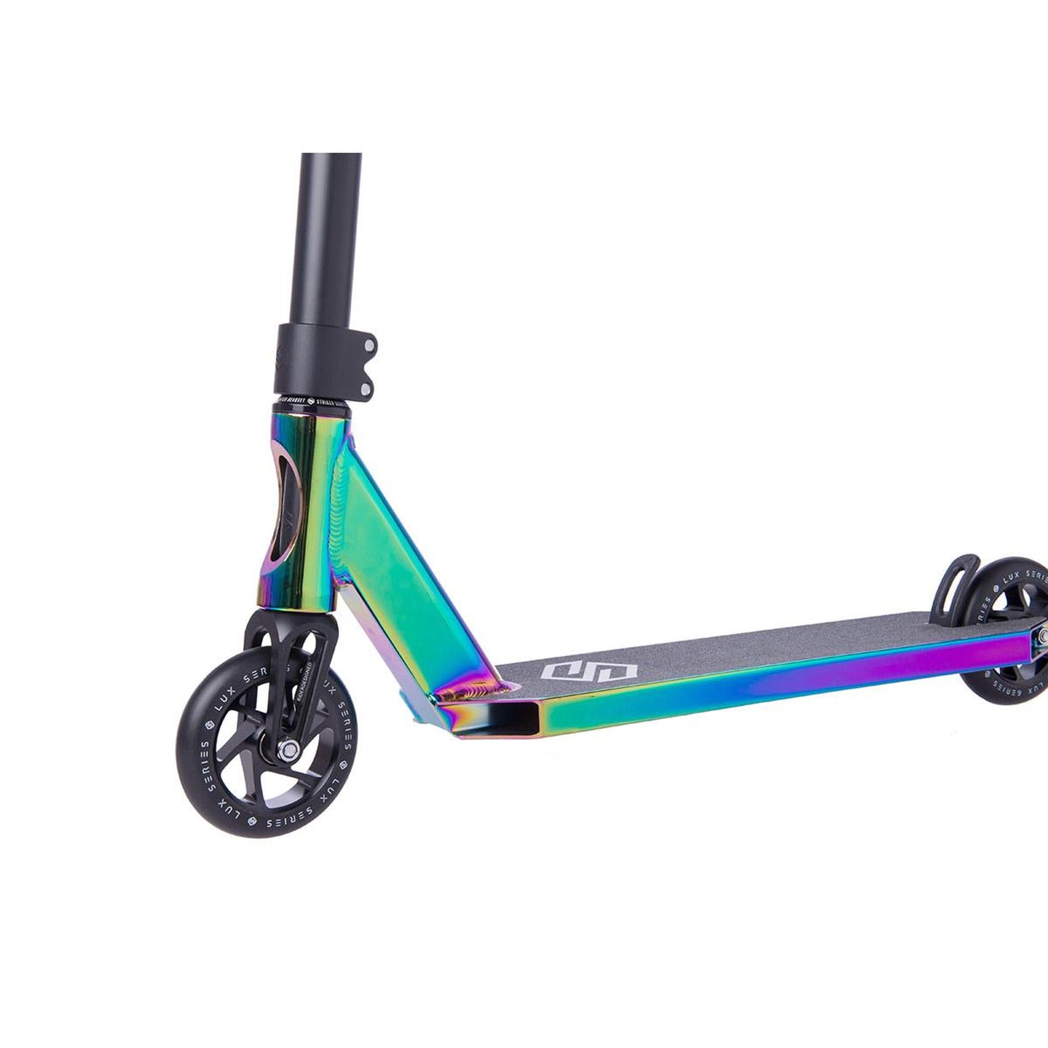 Striker Lux Scooter Freestyle - Rainbow Deck- Scootworld.es