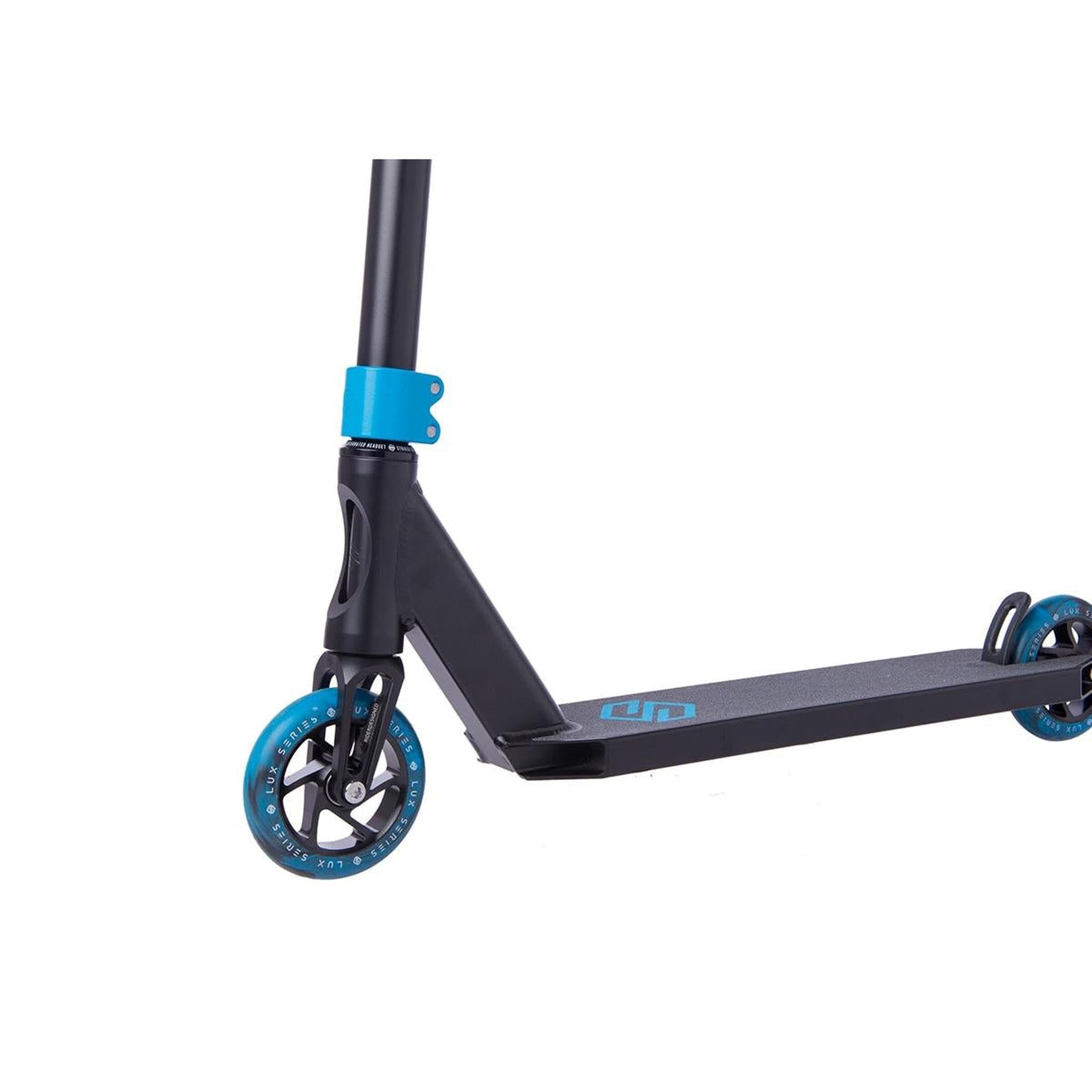Striker Lux Painted Scooter Freestyle - Negro/Azul Cielo- Scootworld.es