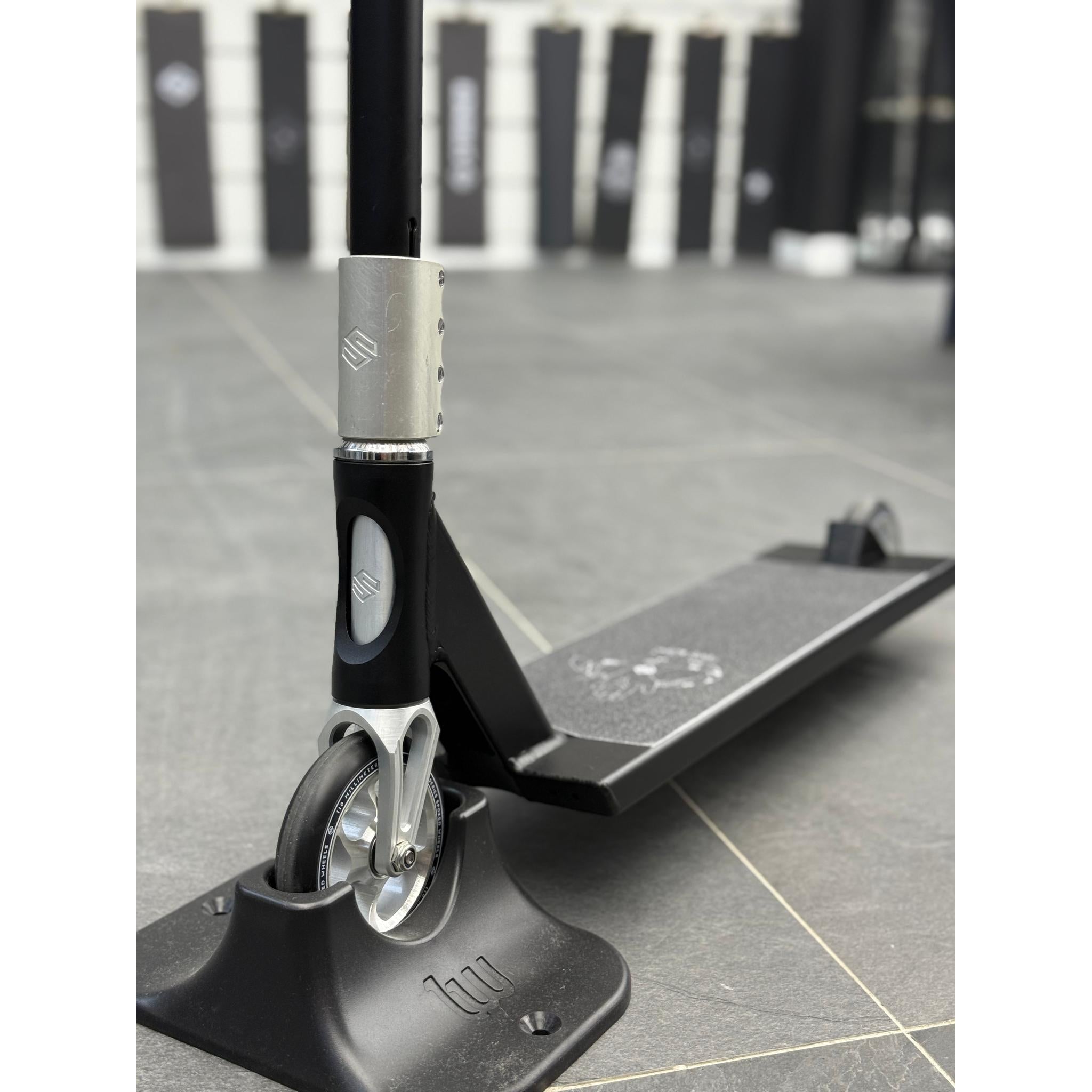 Scooter Complete Custom Striker Gravis- Scootworld.es