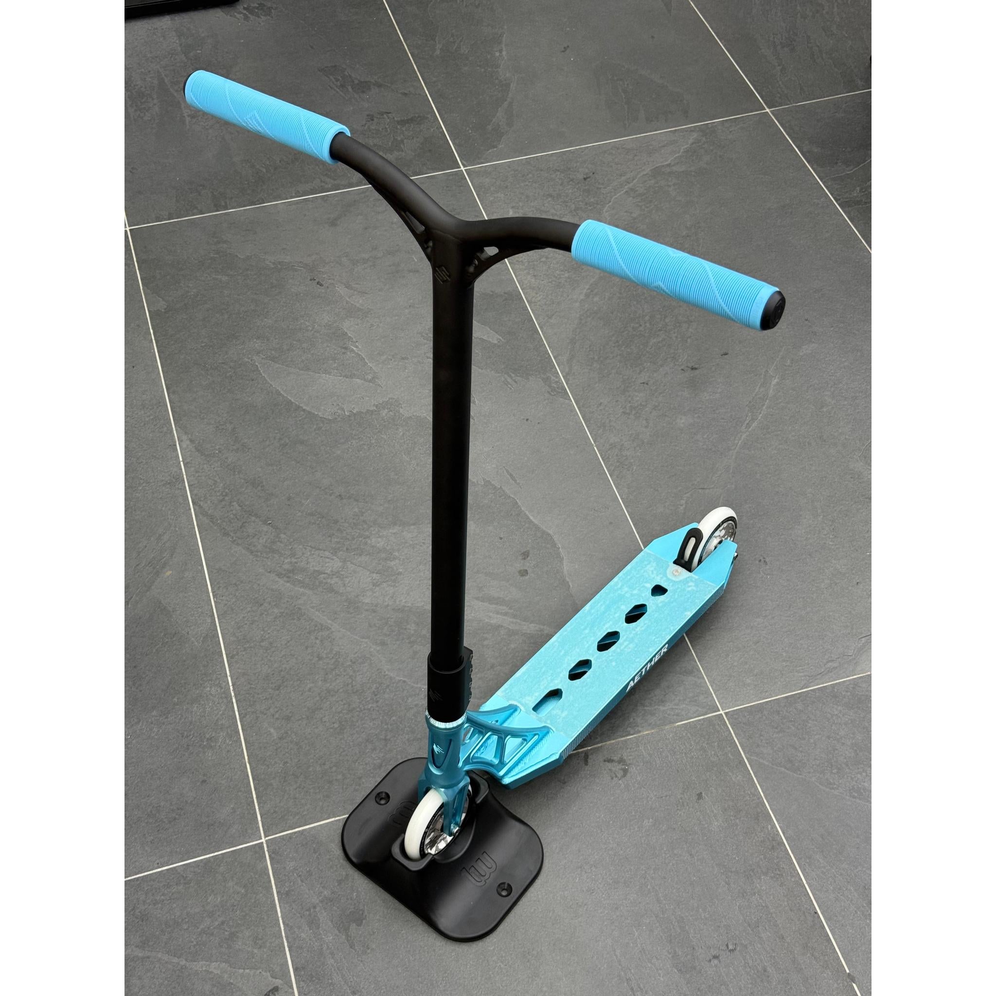 Scooter Custom Build Striker Azul/Negro- Scootworld.es