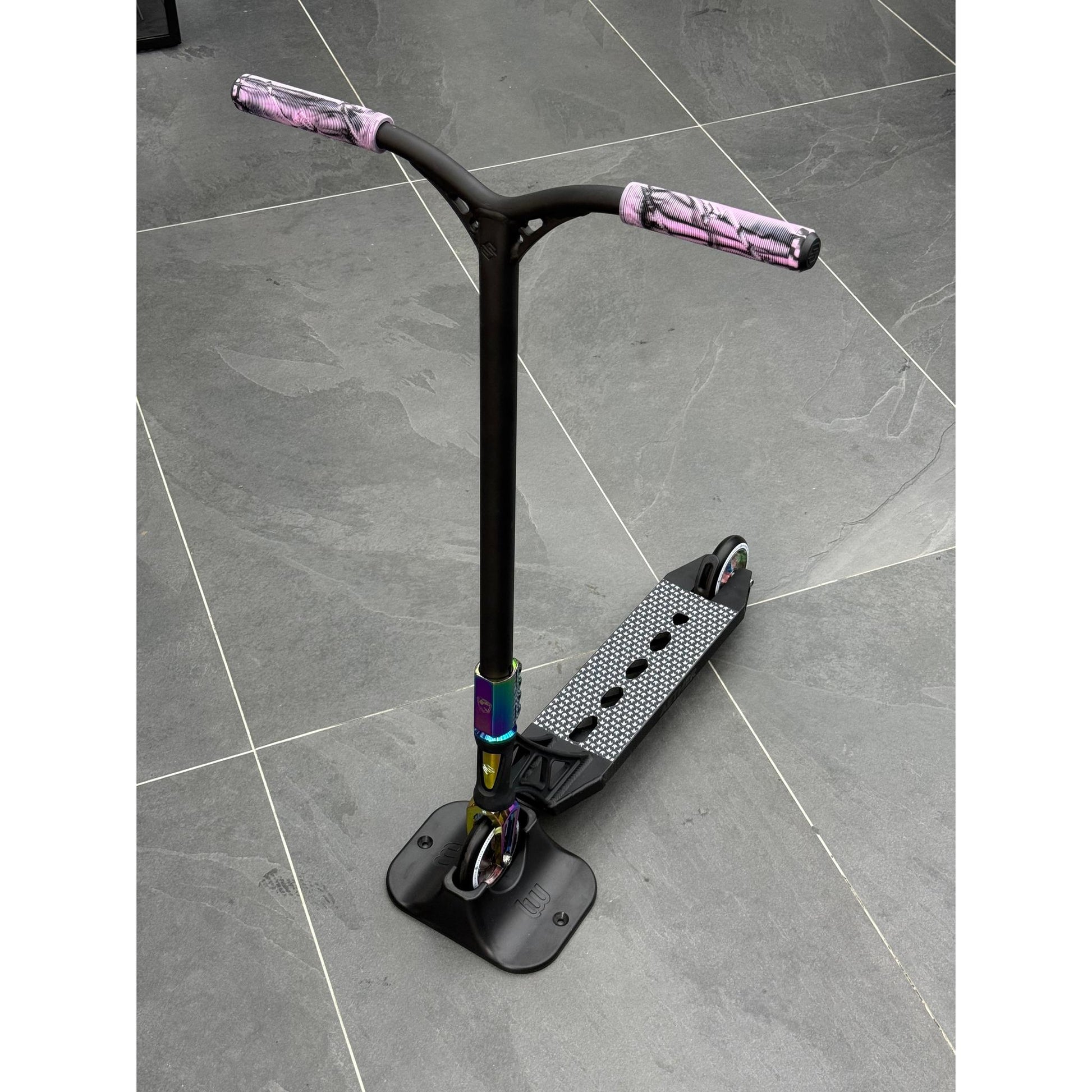 Scooter Custom Build Striker Negro/Rainbow- Scootworld.es