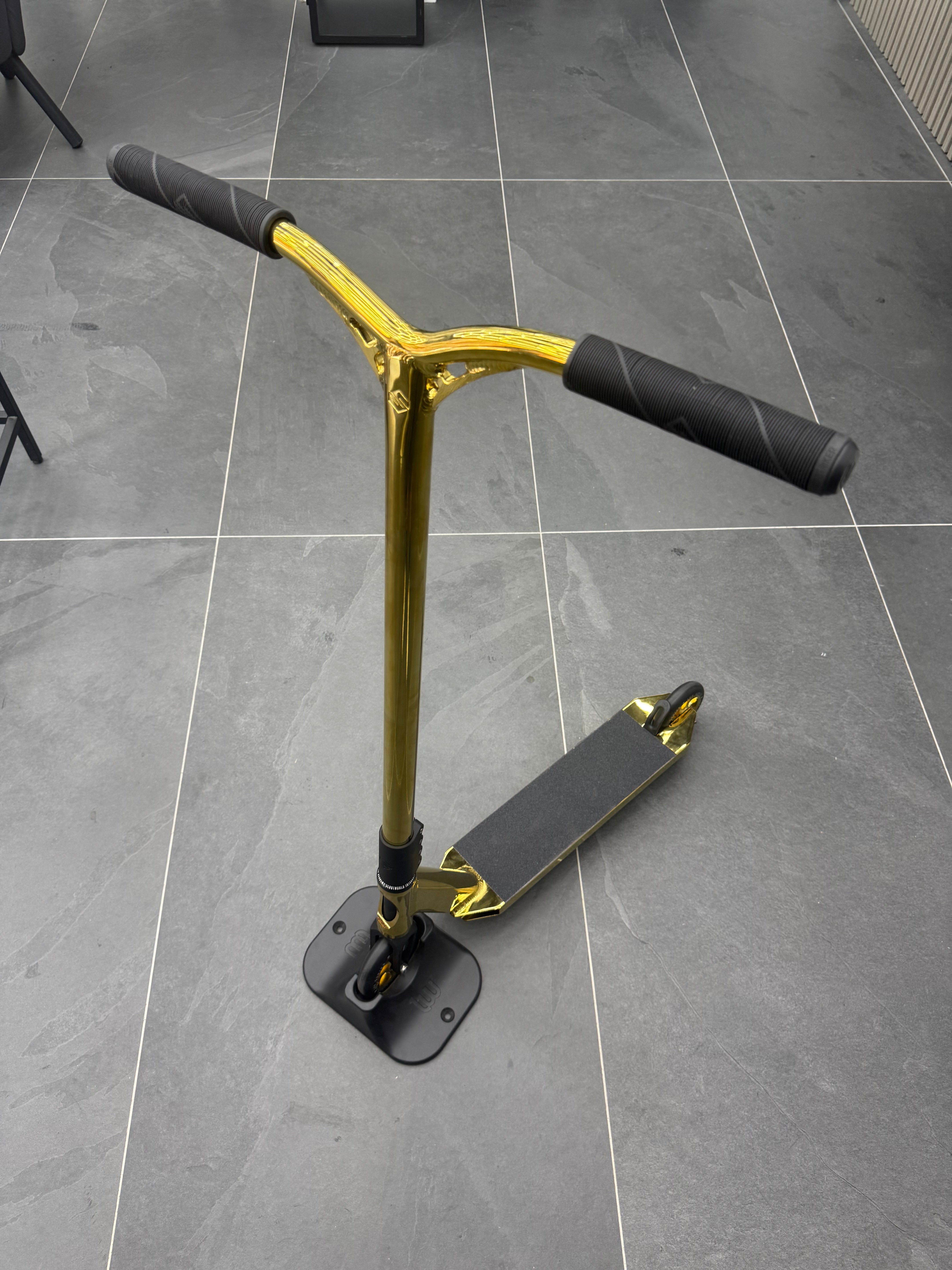Scooter Custom Striker Dorado