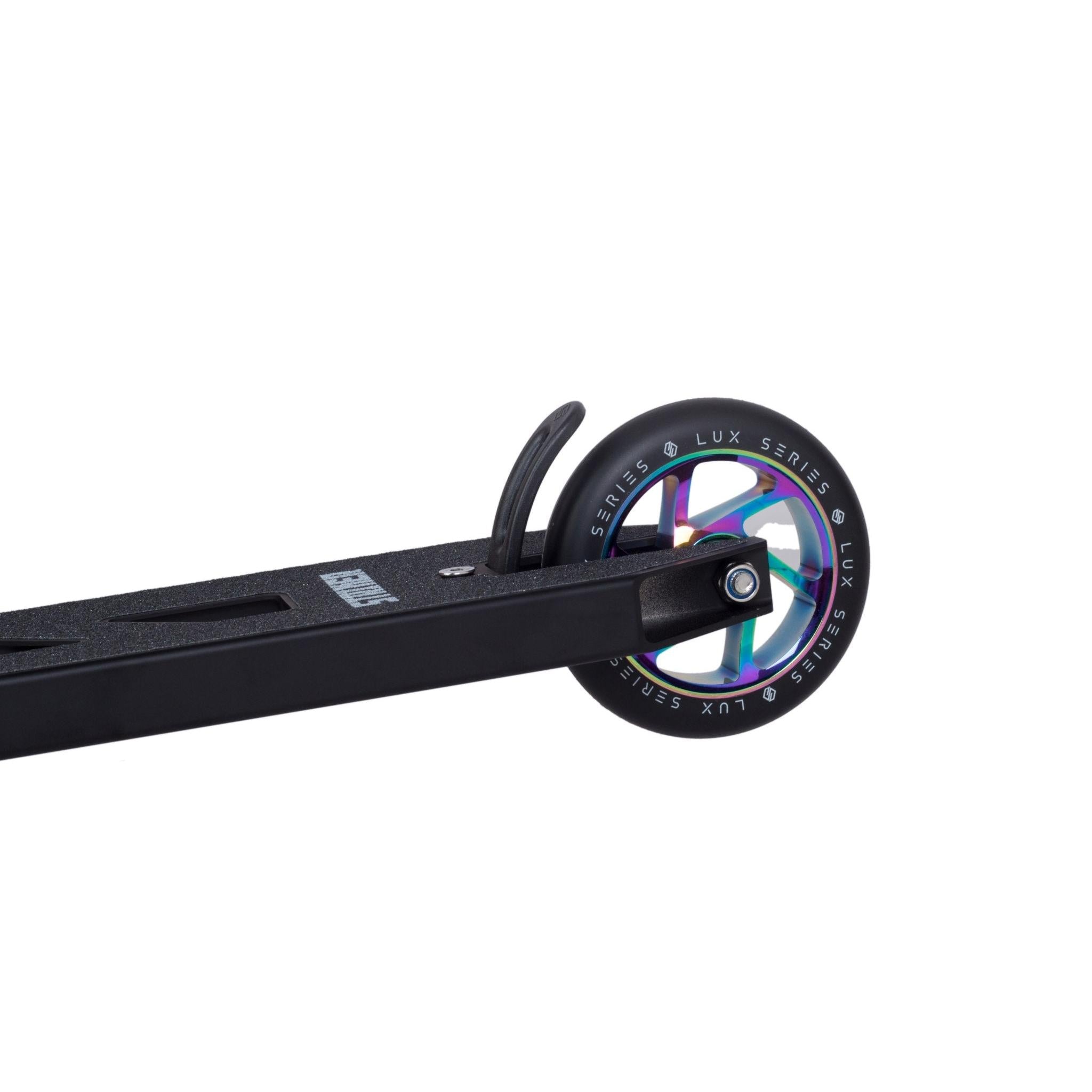 Striker Lux Youth Scooter Freestyle - Black/Rainbow- Scootworld.es